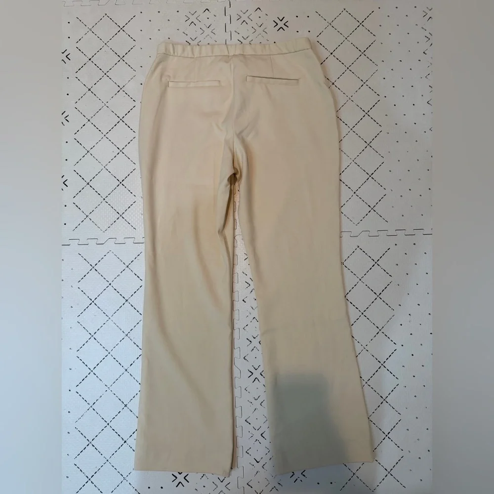Abercrombie & Fitch Straight dress‎ pants curve love in pale yellow 27 Short